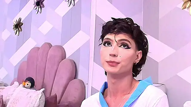 KylieMonnett online show from October 2025 05:00:01 PM