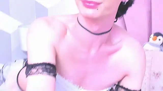 Snapshot of KylieMonnett chatting on May 2026 09:53:02 PM KylieMonnett online show from May 2026 09:53:02 PM
