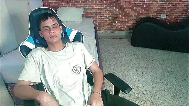 zacariasss  online show from September 2025 05:00:02 AM