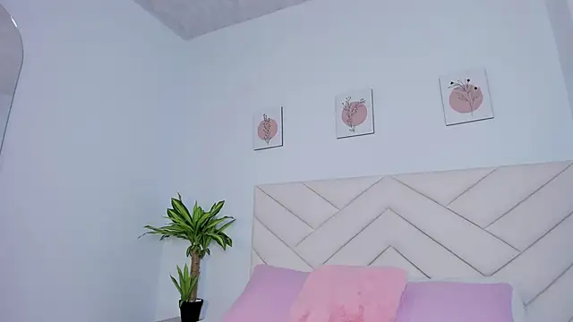 Brianna bigboobs online show from December 2024 02:10:02 PM