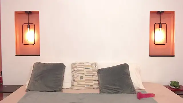 Miley Collins online show from December 2024 04:20:02 PM