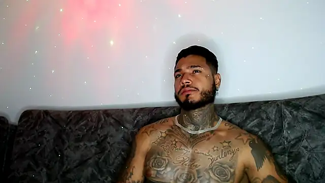 Snapshot of Exotic_tatto27121 chatting on January 2025 07:36:01 AM Exotic tatto27121 online show from January 2025 07:36:01 AM