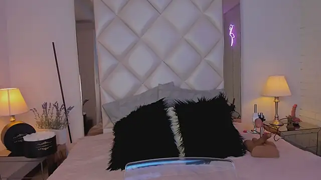 KimRoussee online show from February 2025 03:40:01 AM