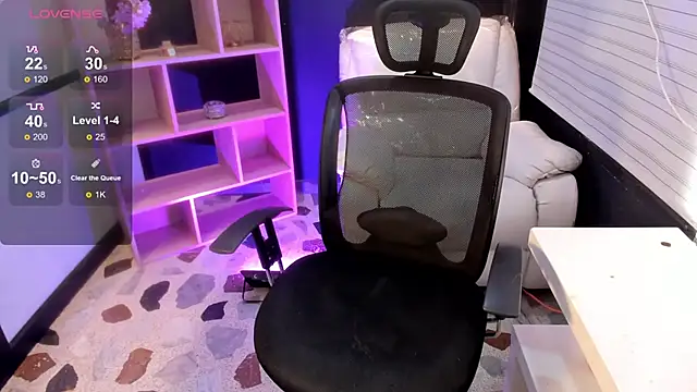 Snapshot of EmySilver chatting on December 2024 02:00:02 PM EmySilver online show from December 2024 02:00:02 PM