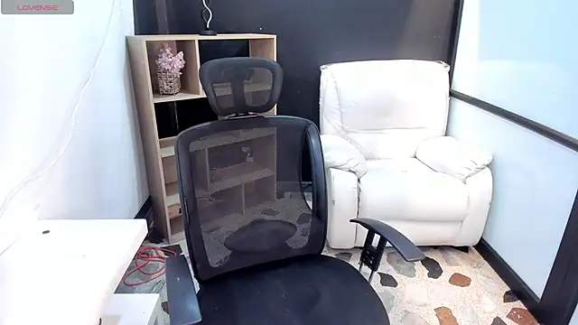 Snapshot of EmySilver chatting on February 2025 02:43:01 PM EmySilver online show from February 2025 02:43:01 PM