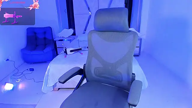 Snapshot of EmySilver chatting on February 2025 03:31:02 PM EmySilver online show from February 2025 03:31:02 PM