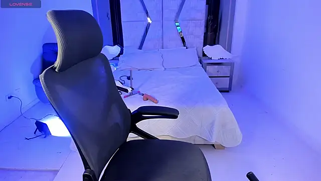 Snapshot of EmySilver chatting on February 2025 09:28:01 PM EmySilver online show from February 2025 09:28:01 PM