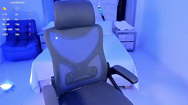 Snapshot of EmySilver chatting on February 2025 05:29:01 PM EmySilver online show from February 2025 05:29:01 PM