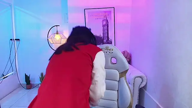 Dafne huges online show from January 2025 12:17:02 PM