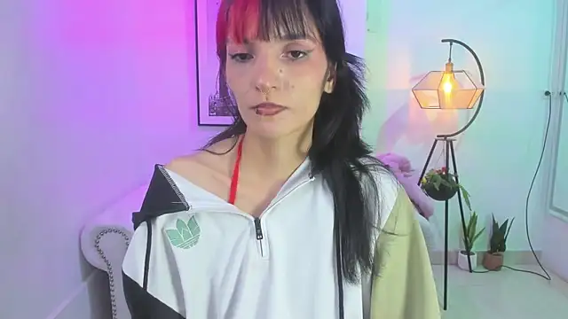 Dafne huges online show from March 2025 12:43:01 PM