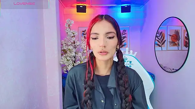 Dafne huges online show from October 2025 07:36:02 PM