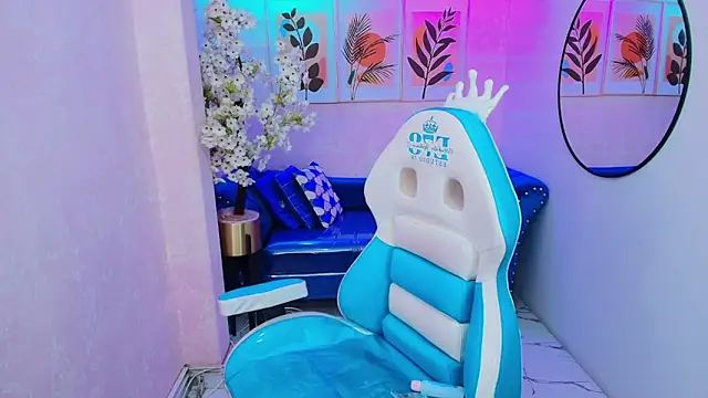 Dafne huges online show from October 2025 07:18:01 PM