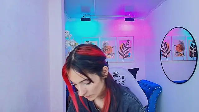 Dafne huges online show from October 2025 07:27:02 PM