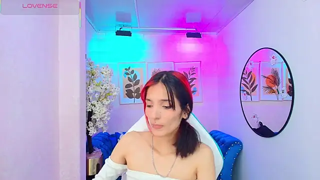 Dafne huges online show from November 2025 07:48:02 PM