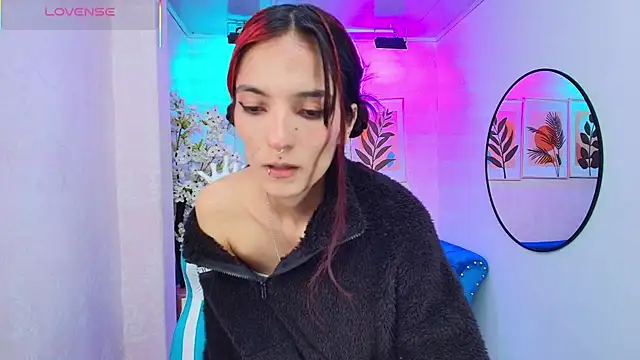 Dafne huges online show from November 2025 07:36:01 PM