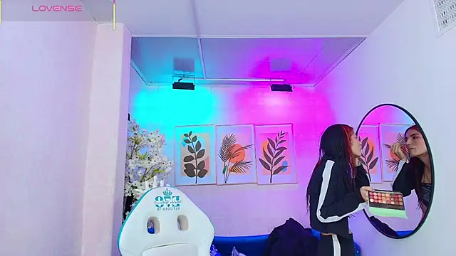 Dafne huges online show from November 2025 07:12:01 PM