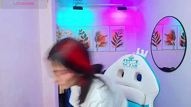 Dafne huges online show from November 2025 12:33:02 PM