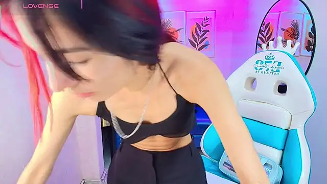 Dafne huges online show from November 2025 07:29:02 PM