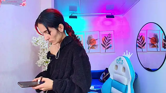 Dafne huges online show from November 2025 07:12:01 PM