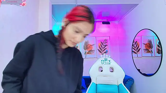 Dafne huges online show from November 2025 07:35:01 PM