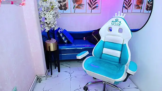 Dafne huges online show from November 2025 07:50:02 PM