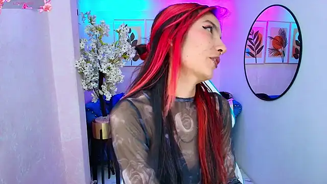 Dafne huges online show from December 2025 07:30:02 PM