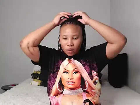 Snapshot of DrippinCaramelCutie chatting on December 2024 05:51:01 PM DrippinCaramelCutie online show from December 2024 05:51:01 PM