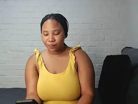 Snapshot of DrippinCaramelCutie chatting on January 2025 07:46:01 PM DrippinCaramelCutie online show from January 2025 07:46:01 PM