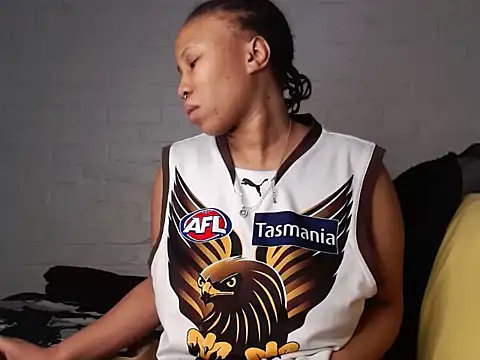 Snapshot of DrippinCaramelCutie chatting on November 2025 08:42:01 PM DrippinCaramelCutie online show from November 2025 08:42:01 PM