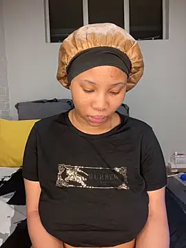 Snapshot of DrippinCaramelCutie chatting on November 2025 08:08:02 PM DrippinCaramelCutie online show from November 2025 08:08:02 PM