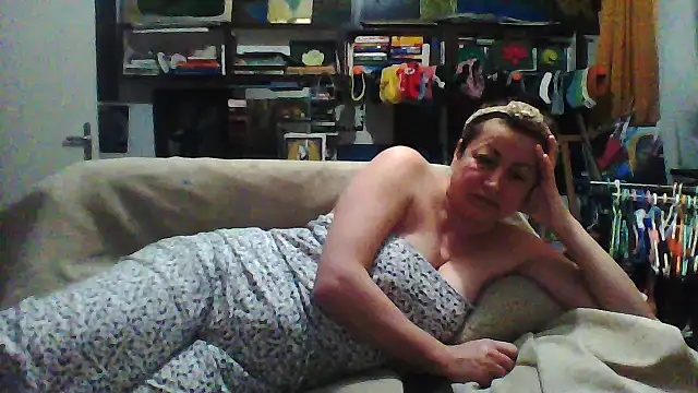 MariaAnaSunshine online show from December 2025 04:45:02 PM