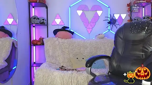 Snapshot of littlevixen18 chatting on October 2025 02:40:01 PM littlevixen18 online show from October 2025 02:40:01 PM