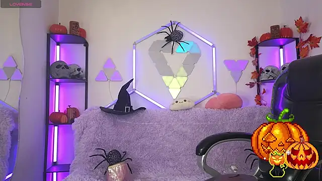 Snapshot of littlevixen18 chatting on October 2025 02:17:02 PM littlevixen18 online show from October 2025 02:17:02 PM