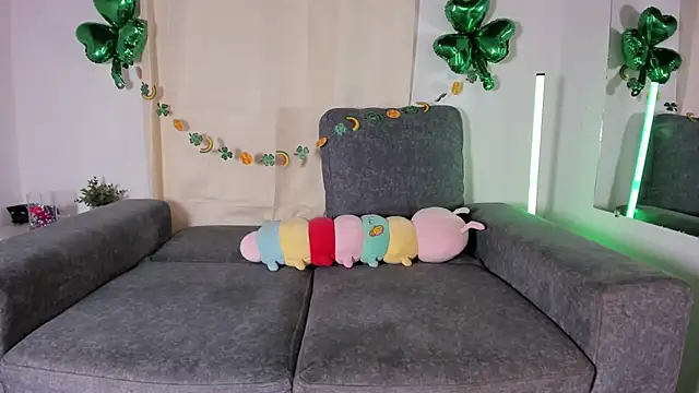 zoe roux21 online show from March 2025 07:42:02 PM