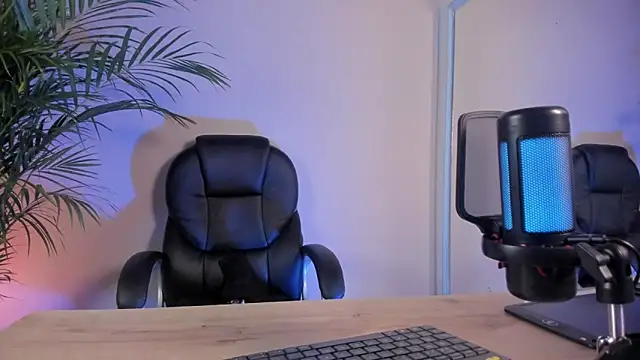 Snapshot of zoe_roux21 chatting on February 2026 03:02:01 AM zoe roux21 online show from February 2026 03:02:01 AM