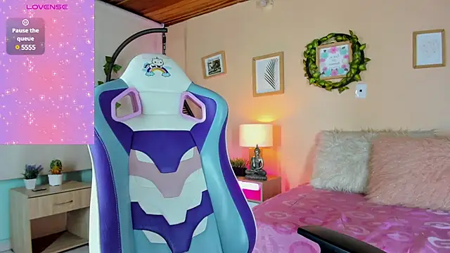 Snapshot of honey_fox1 chatting on March 2025 12:04:02 AM honey fox1 online show from March 2025 12:04:02 AM