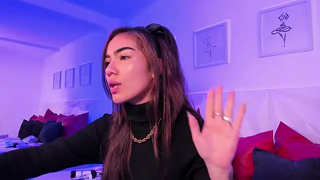 scarlet castro online show from April 2026 04:41:02 PM