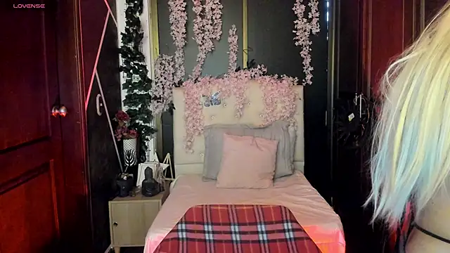 Snapshot of SexyNaf chatting on September 2025 07:24:02 PM SexyNaf online show from September 2025 07:24:02 PM