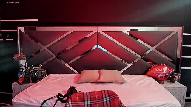 Snapshot of SexyNaf chatting on September 2025 07:25:01 PM SexyNaf online show from September 2025 07:25:01 PM