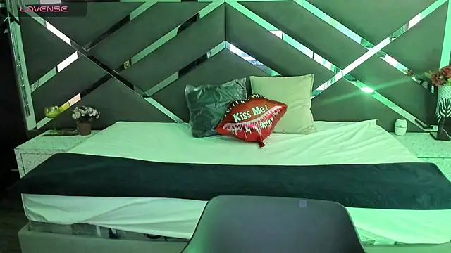 Snapshot of SexyNaf chatting on October 2025 07:34:01 PM SexyNaf online show from October 2025 07:34:01 PM