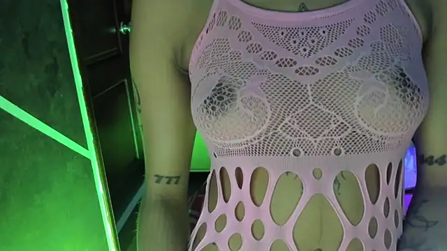 Snapshot of SexyNaf chatting on October 2025 08:09:02 PM SexyNaf online show from October 2025 08:09:02 PM