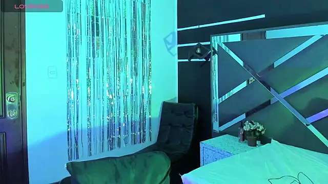 Snapshot of SexyNaf chatting on October 2025 07:27:01 PM SexyNaf online show from October 2025 07:27:01 PM