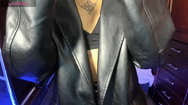 Snapshot of SexyNaf chatting on December 2025 06:57:02 PM SexyNaf online show from December 2025 06:57:02 PM