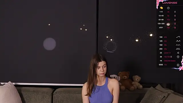 Snapshot of AnnaSiren chatting on December 2024 02:53:02 AM AnnaSiren online show from December 2024 02:53:02 AM