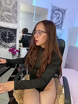 Carlaat online show from February 2025 08:25:01 PM