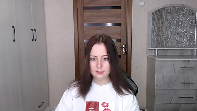 Kristy-Max online show from November 2025 06:23:01 AM