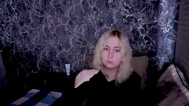 Kristy-Max online show from April 2026 08:50:01 PM