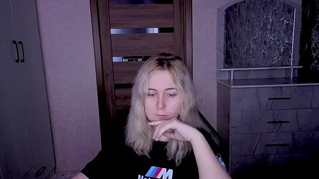 Kristy-Max online show from April 2026 09:31:02 PM