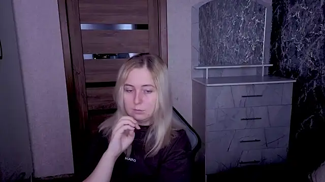Kristy-Max online show from May 2026 01:44:02 AM