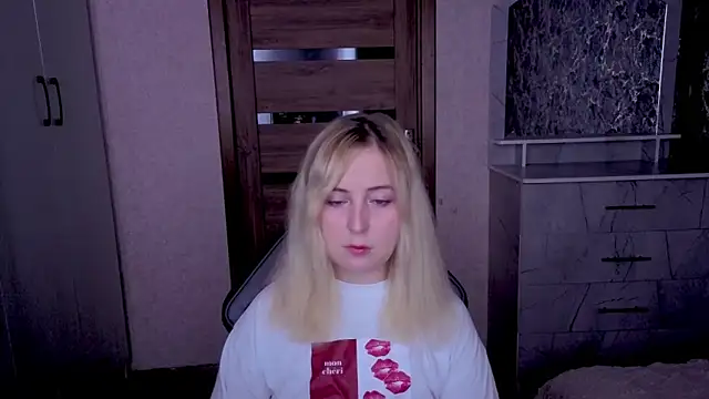 Kristy-Max online show from May 2026 07:33:01 PM